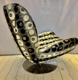 Esprit Wave hoes met zw/w en grijze metallic cirkels ManonRuijgrokdesign meubelstoffering