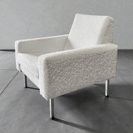 vintage fauteuil met offwhite  boucle stof 