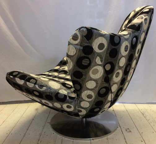Esprit Wave hoes met zw/w en grijze metallic cirkels ManonRuijgrokdesign meubelstoffering
