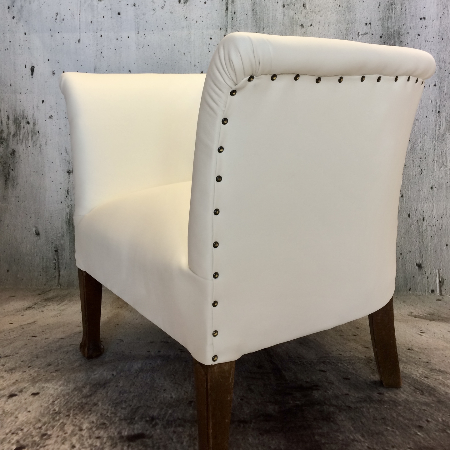 Design fauteuil met skai bekleed Meubelstoffering ManonRuijgrokDesign